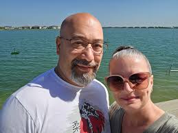 Sindy Scott's Instagram, Twitter & Facebook