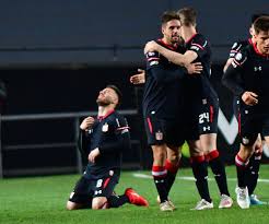 El abrazo de falcioni y zielinski. Un Triunfo Inmenzo