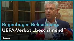 Nun, nachdem die uefa den schönen plan der guten münchner stadträte zunichte gemacht hat im gespräch ist sich mit hautfarbe in den farben des regenbogens zu bemalen und nackt vor der. J4rbjpbcmpehkm