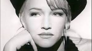 Deborah Blando fala de cura da depressão pelo budismo e lembra fase  crítica: 'Remédios me deixavam robótica'