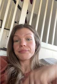 Holly Darnell's Instagram, Twitter & Facebook