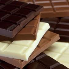 Tablettes Au Chocolat Noir Blanc Et Au Lait Chocolat Conseils De Mariage Createurs De Mode Giambattista Valli In 2020 Chocolate Chocolate Day Chocolate Desserts