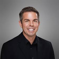 Chris Liles's Instagram, Twitter & Facebook