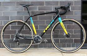 Hij debuteert bij de eerstejaarsnieuwelingen en doet dat in stijl. Bike Profile Thibau Nys Trek Boone With Sram Red Etap Axs