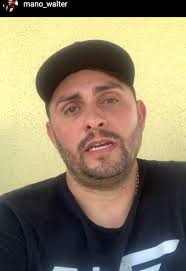 Cantor Mano Walter alerta sobre tentativa de golpe utilizando o nome dele