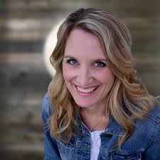 Mindy Clarkson's Instagram, Twitter & Facebook