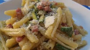 I vermicelli con philadelphia, zucchine e prosciutto cotto sono un primo piatto perfetto anche per chi non ha grande esperienza in cucina. Casarecce Zucchine E Pancetta Un Primo Piatto Velocissimo