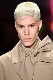 Primeiro homem trans no SPFW é do DF: "Tinha medo do preconceito"