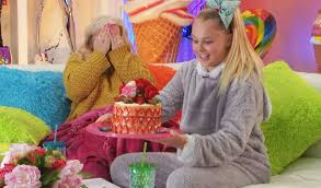 Jojo originally became famous from starring in reality show dance moms! Jojo Siwa Fans Always Freak Out About Her Height How Tall Is She