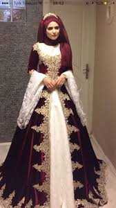Love The Split Skirt Lace Cuff On Sleeves And Square Neckline Tesettur Gelinlik Modelleri 2020 Gelinlik Elbise Dugun Dugun Gelin