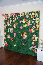 How To Make A Diy Boxwood Backdrop Cake Confetti Boxwood Backdrop Diy Backdrop Diy Photo Backdrop