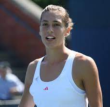 Born in tuzla, sfr yugoslavia, to serbian father zoran and bosniak mother amira, she moved to germany at six months old and turned professional in 2006 at the age of 18. Andrea Petkovic Wikipedia