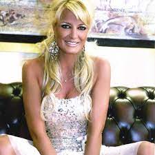 H Patoylh Wsan Allh Barbie Anoigei Tis Portes Toy Xrysoy Spitioy Ths Photos Kosmika Gossip Womenonly Gr
