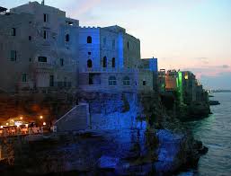 The enchanting restaurant grotta palazzese, located in polignano a mare in southern italy, was built inside a limestone cave that sits 74 feet above the. Restaurant Built Inside An Italian Cave Lets You Dine With Beautiful Views Bored Panda
