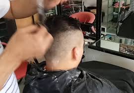 Menurut primbon jawa, memotong rambut hingga pendek dimaknai sebagai pertanda baik. 99 Arti Mimpi Potong Rambut Cepak Menurut Primbon Hindu Dan Islam Mimpi Suami Potong Rambut