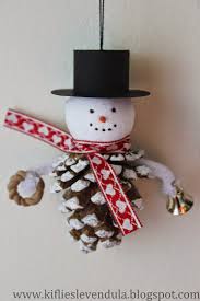 Activite Bricolage Noel Avec Recup Pomme De Pin Fabriquer Des Decorations De Noel Avec De La Recup Tuto De Bricolage Noel Bricolage Noel Recup Deco Noel Enfant