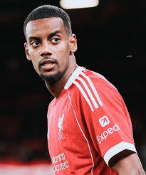 Alexander Isak is back in training with Liverpool 💪