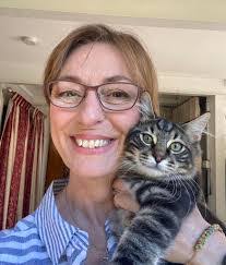 Mariel Robert's Instagram, Twitter & Facebook