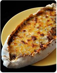 Pide A La Viande Et Au Fromage Pich A La Fraise Recettes De Cuisine Cuisine Cuisine Turque