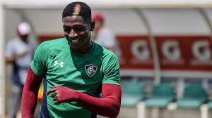The medellín, colombia product began his professional career with colombia's envigado fútbol club in 2013, where he remained before joining atlético junior in . Pele Vermelha Rumores Yony Gonzalez