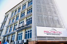 Politeknik metro kuantan (pmku) ialah sebuah politeknik malaysia yang terletak di kuantan, pahang. Syazwani Radzi