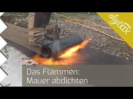 Flammen Und Das Aufbringen Von Bitumenbahnen Haben Eins Zum Ziel Das Abdichten Diese Anleitung Zeigt Worauf Beim Fl Maurerarbeiten Renovieren Haus Renovieren