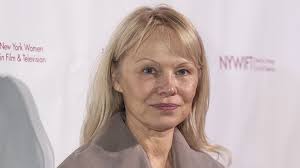 Pamela Anderson soll Scheidung von Tommy Lee bereut haben