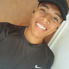 Hablemos del show de Dean Henderson, portero del Palace, hoy en la  Community Shield. Respetó la cábala de jugar con gorra, como hizo en la  final de la FA vs Man City,