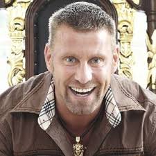 Holtewood-Bjørnson forveksles med James Bond