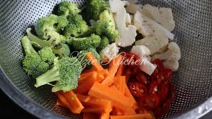 Hai semua, hari ini kita akan masak resepi sayur campur brokoli sedap. Sayur Campur Goreng Dengan Tauhu Telur Azie Kitchen