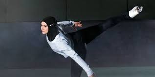 Berikut beberapa model baju olahraga dan kaos muslimah ayesha. Lirik Pasar Muslim Nike Luncurkan Baju Olahraga Hijab Pertama Merdeka Com