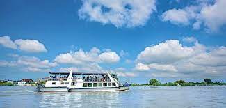 Efectuam plimbari, excursii, transport si cu barca rapida in delta dunarii. Chef De Duca O Zi In Delta Dunarii Cu Vaporasul