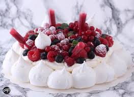 C Est Ma Fournee La Pavlova Aux Fruits Rouges Pavlova Pavlova Michalak Gateau Fruits Rouges