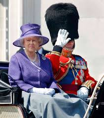 Viral Photo of Queen Elizabeth Laughing ...