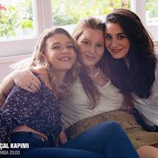 Murat dalkılıç gönlünü hande'nin arkadaşına kaptırdı. ð— ð—²ð—¹ð—¶ð˜€ð—® ð——oð—»ð—´ð—²ð—¹ ð—™ð—®ð—»ð—£ð—®ð—´ð—² On Instagram The Cutest Kizlar Sencalkapimi Melisadongel Melisadongel Sencalkapim Elcinafacan Sitareakbas Artofit