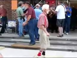 Résultat de recherche d'images pour "techno dancing"