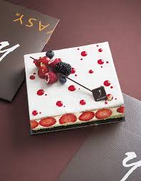 Le Fraisier De Denis Matyasy Thuries Gastronomie Magazine N 291 Juillet Aout 2017 Recette De Chef Etoile Fraisier Plat Gastronomique
