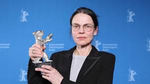 She is witnessing all the horrors of the ustashe regime. Filmmaker Angela Schanelec Gets Complete Retrospective At Film At Lincoln Center Vimooz