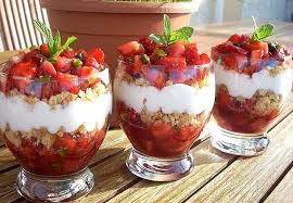 Tartare De Fraises Pistaches Et Sables Recettes Mag Recette Desserts Sans Cuisson Keto Dessert Pistache