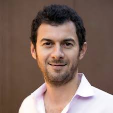 Alexander-Safar-with-Banner-400x400