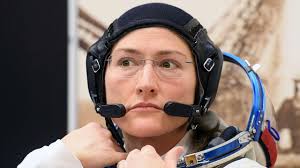 Dmitri lovetsky/tt jessica meir och astronautkollegan christina koch. Nasa Astronaut Christina Koch To Set Record For Longest Single Spaceflight By A Woman