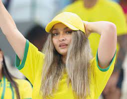 写真複数】ブラジルの美女サポーター：中日スポーツ・東京中日スポーツ