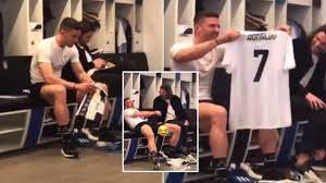The dutchman bought a juventus shirt with ronaldo's name and number on the back for his club colleague. Player Receives Cristiano Ronaldo Jersey After Failed Shirt Swap