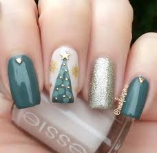 We've rounded up 35 christmas nail designs that will look gorgeous now through nye. 69 Easy Winter And Christmas Nail Ideas Stayglam