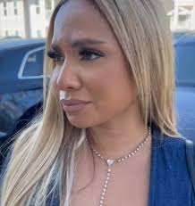 Couple discussing divorce and material possessions