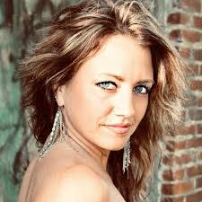 Leslie Stewart's Instagram, Twitter & Facebook