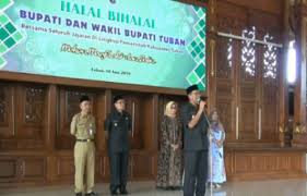 Maybe you would like to learn more about one of these? Seorang Pns Kejang Kejang Saat Bupati Pidato Halal Bihalal Tipstren Com