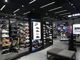 risultati immagini per jd sport loja decoracao interiores de lojas loja vans