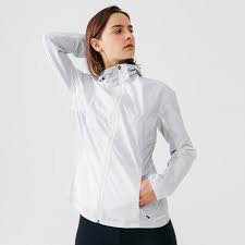Le manteau s'adapte à tous les styles et à toutes les occasions et peut être décontracté comme élégant, simple comme original. Manteau Impermeable De Course A Pied Run Rain Femmes Decathlon