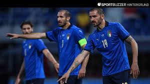 Giorgio chiellini reflects on his time at juventus and looks to the future after signing a new deal, extending his time at juventus to 2023. Bonucci Und Chiellini Wie Ein Soldat Und Eine Bulldogge Seit Jahren Italiens Abwehr Pragen Sportbuzzer De